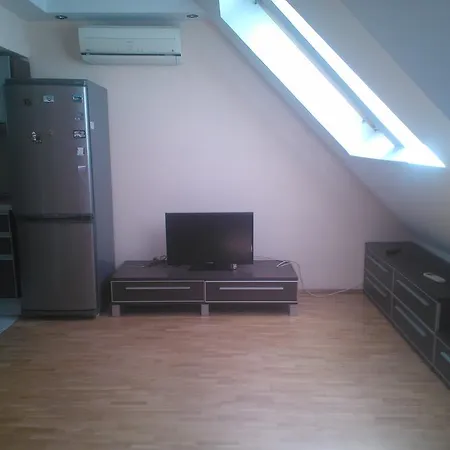 Lider Pop Hariton Apartment