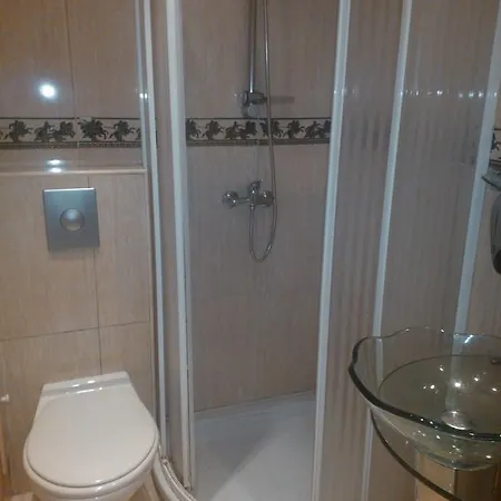 Lider Pop Hariton Apartment