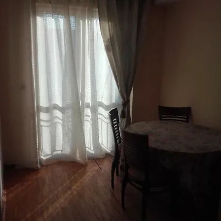 Lider Pop Hariton Apartment
